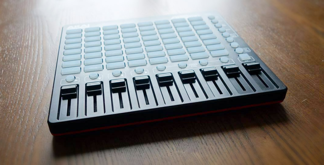 Das Akai APC mini Launchpad ist ein kompakter Controller für Ableton